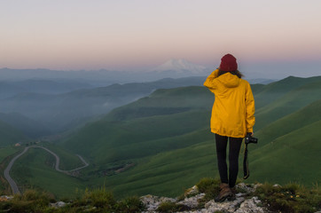 Obraz premium hiker on top of mountain