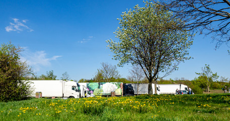 Logistik LKW auf dem Rastplatz Autobahn