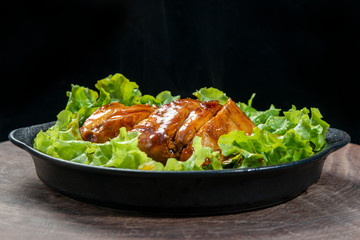 A plate of delicious and nutritious fried chicken