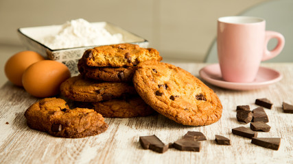 Cookies with honey and chocolate