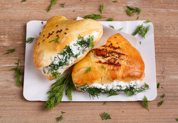 Fried pies with cottage cheese filling. Patties with cottage cheese and dill. Cheap recipe for homemade fried pies