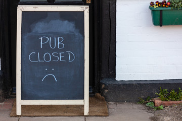 Fototapeta na wymiar Pub Closed Sign Due to Coronavirus COVID-19 Pandemic