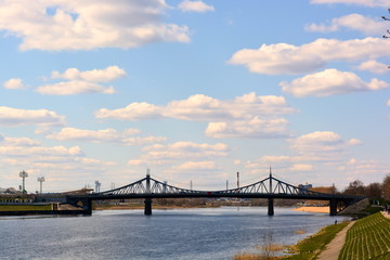 Fototapeta na wymiar bridge over the Volga river