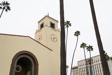 Obraz premium Union Station building under a cloudy sky