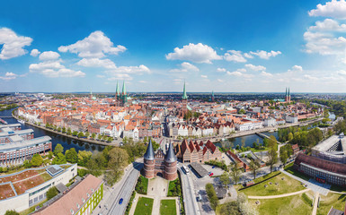 Panorama der kompletten Altstadt von Lübeck, Königin der Hanse