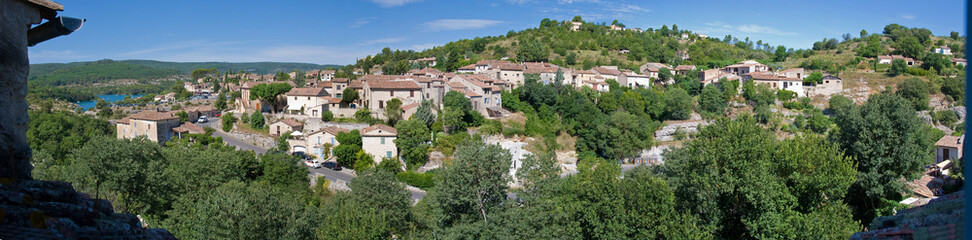 Fototapeta na wymiar Esparron-de-Verdon Dorf, Panorama