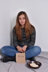 Comment aider une femme sans domicile fixe