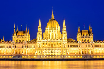 Fototapeta na wymiar Night view of the illuminated building of the hungarian parliament in Budapest, Hungary.