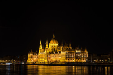 Fototapeta premium Night view on the Parliament Building in Budapest.