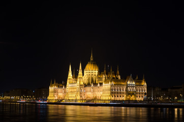 Fototapeta na wymiar Night view of the illuminated building of the hungarian parliament in Budapest, Hungary.