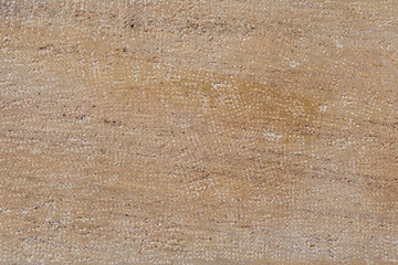 Eine Stein einer sandfarbenen, rotbrauen Sandsteinfassade bildet einen planen Hhintergrund für eine grafische Gestaltung.