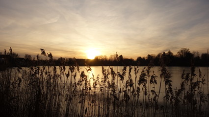 Abenddämmerung am See