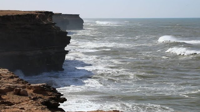 Wellen brechen sich an der Steilk&uuml;ste,  Atlantikk&uuml;ste von Marokko
