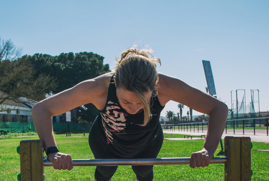 Sportwoman doing sit-ups and push-ups to train. sports
