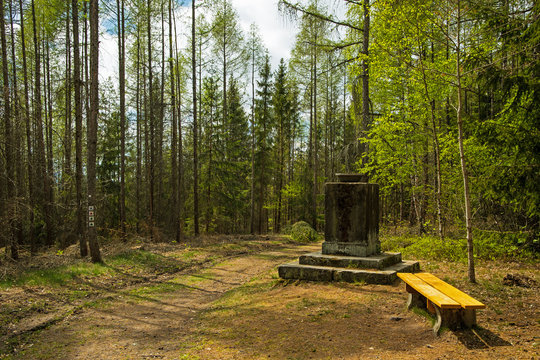  old soupbowl statue near Schwarzburg in Thuringia