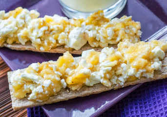bread substitute with cottage cheese and fruit