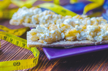 bread substitute with cottage cheese and fruit