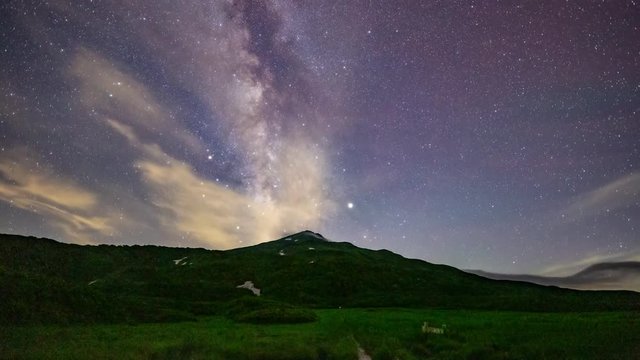 鳥海山と天の川（竜ヶ原湿原）
