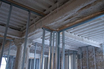 Obras de aislamiento acústico y placas de yeso laminado