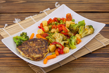 vegetables gorse or tomatoes corn peas bell peppers carrots on plate