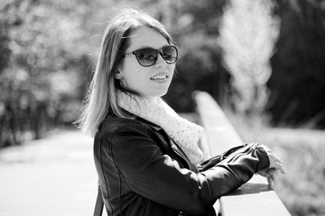 Dziewczyna czarno-białe zdjęcie