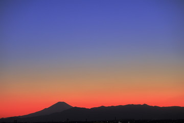 横浜からの富士山 (夕景)
