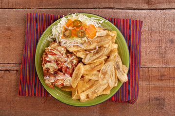 Comida t&iacute;pica Pollo con tajadas