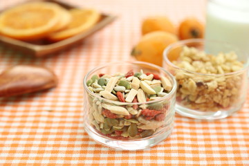 ミックスシードとグラノーラ