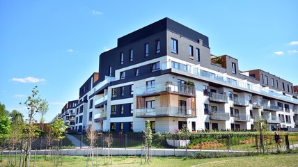 Fototapeta na wymiar Modern apartment building on a sunny day with a blue sky. Facade of a modern apartment.