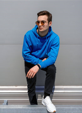 Black jeans blue trainers outlet