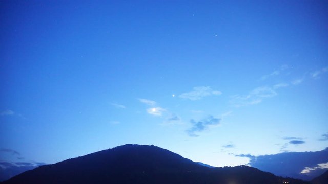 Hochstein, Nacht, Lienz, Mond, Venus, Nachthimmel, Mond, Venus, Sterne, Wolken, Wind, Wetter&auml;nderung, Wechsel, Wetterwandel, Dunkelheit, dunkel, Zeitraffer, Lienz, Himmel, Osttirol, Tirol, &Ouml;sterreich,