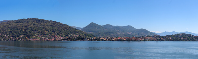 Italie - Lac Majeur - Iles Borromées - Panorama sur Pallanza - Verbania