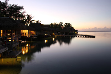 Fototapeta premium Over water bungalow at intercontinental Moorea by night
