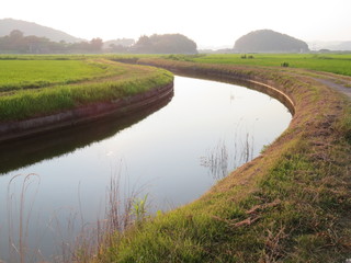 日本の田舎の風景　8月　川辺の夕景