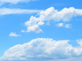 Obraz na płótnie Canvas 日本の田舎の風景　8月　夏の青空と雲