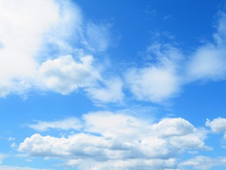 Fototapeta na wymiar 日本の田舎の風景　8月　夏の青空と雲