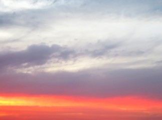 Naklejka na ściany i meble 日本の田舎の風景　8月　ピンクの夕焼雲