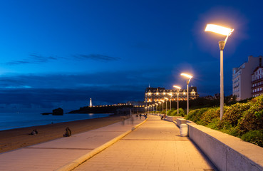 Vue sur le phare de la grande plage de Biarritz