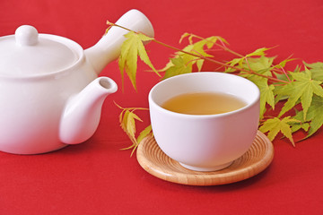 湯吞茶碗と急須　ティータイム