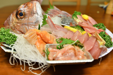 鯛の尾頭付き刺し盛