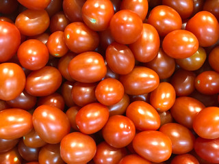 Photo many many tomatoes on the counter supermarket