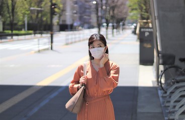 マスクをした女性