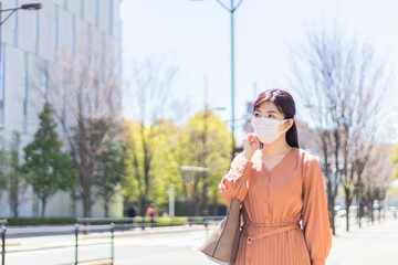 Fototapeta premium マスクをした女性