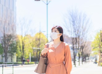 マスクをした女性