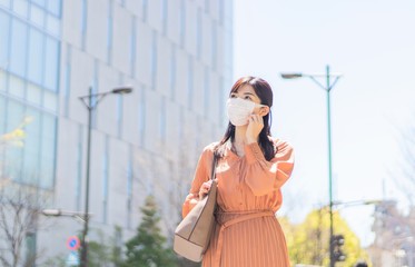 マスクをした女性