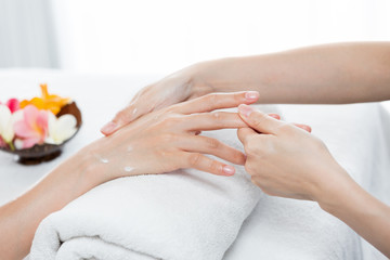 ハンドマッサージ