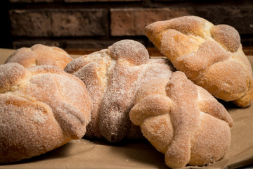 Pequeños panes de muerto amontonados