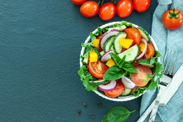 Green salad with tomato and fresh vegetables