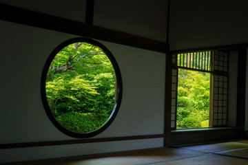 京都のお寺「源光庵」の「悟りの窓」と「迷いの窓」と新緑