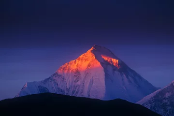 Cercles muraux Dhaulagiri Sunrise on the top of mountain Dhaulagiri in Himalayas, Nepal